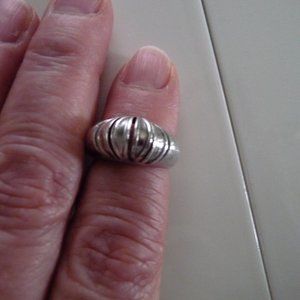 STERLING 925 SILVER RING  ITALIAN DESIGN ORIGINALLY $ 69 SIZE 7
